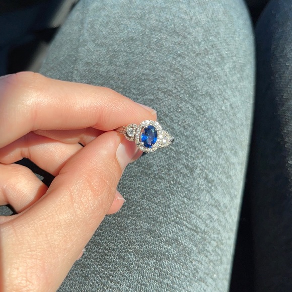 Blue sapphire diamond ring - Picture 1 of 2